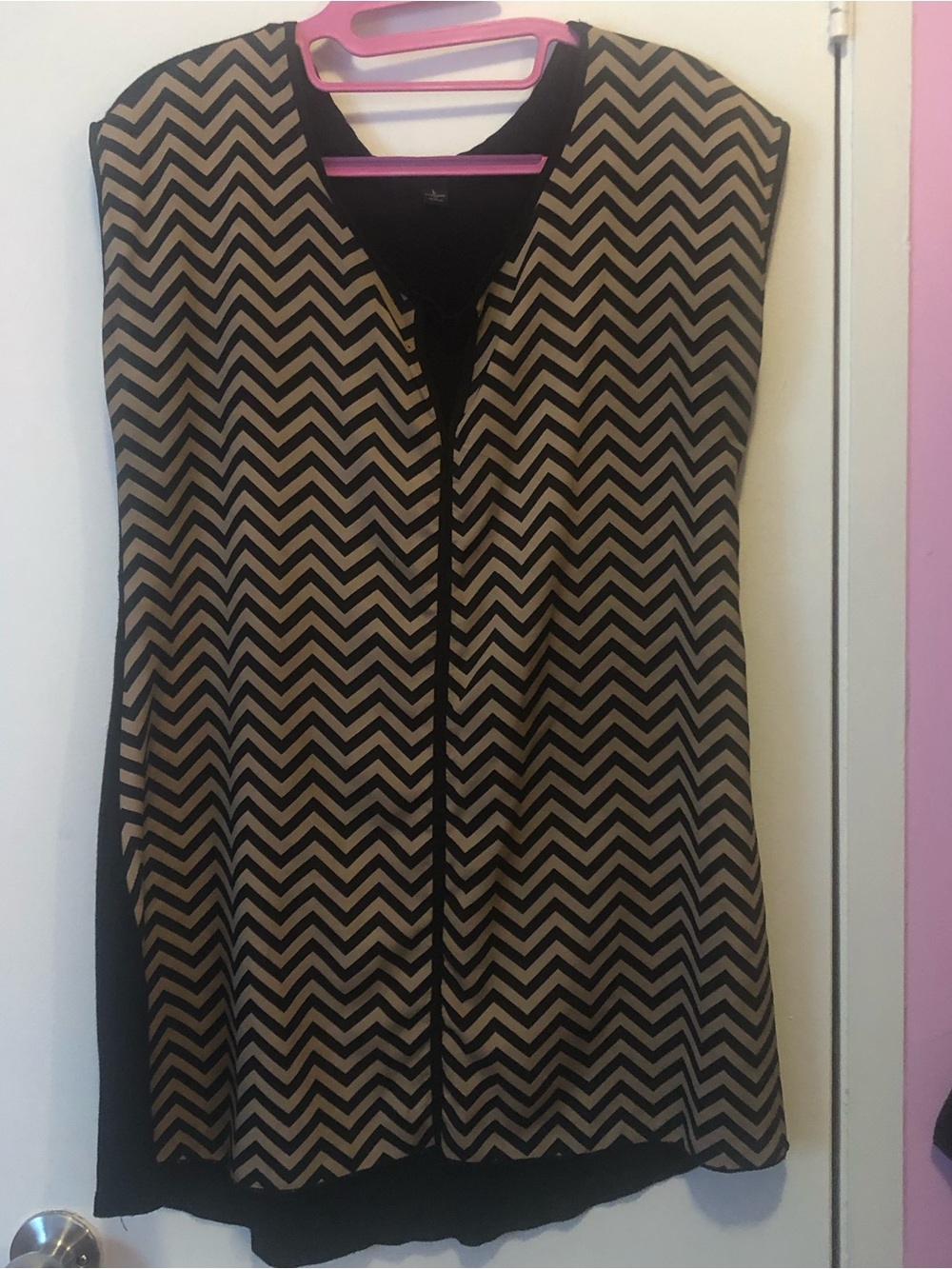 Chevron Sleeveless Tunic Top - Black and Tan